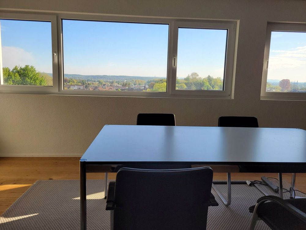 5,5 Zi.-Traumwohnung auf zwei Ebenen mit herrlichem Blick über Tägerwilen mit grosser Dachterrasse - Bild 9