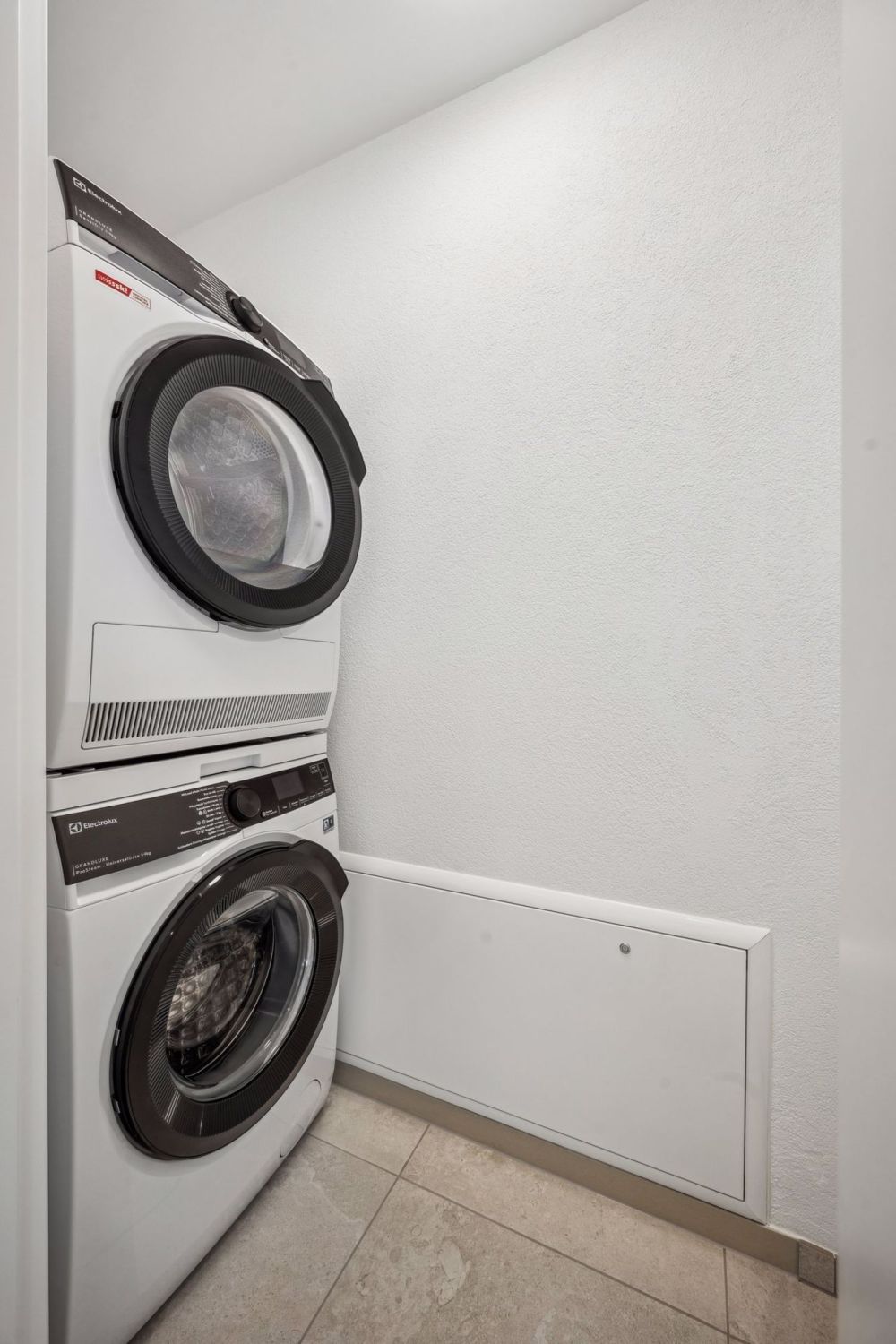 Helle, frisch sanierte 4.5-Zimmer-Wohnung mit traumhafter Weitsicht ins Grüne und in die Berge - Bild 11