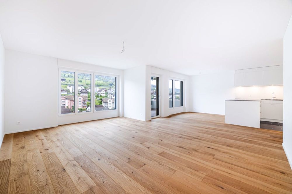 Einziehen und geniessen - Wohnen wo andere Ferien machen mit Weitblick und Balkon - Bild 5