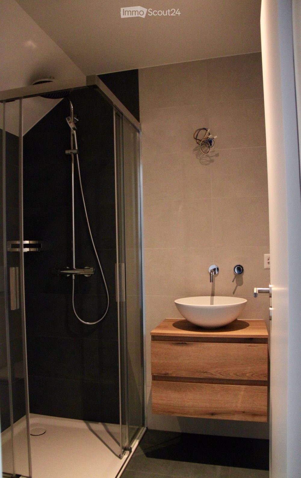 Charmante Duplex-/Maisonette-Wohnung in Oberwil mit Carport und Aussicht - Bild 7