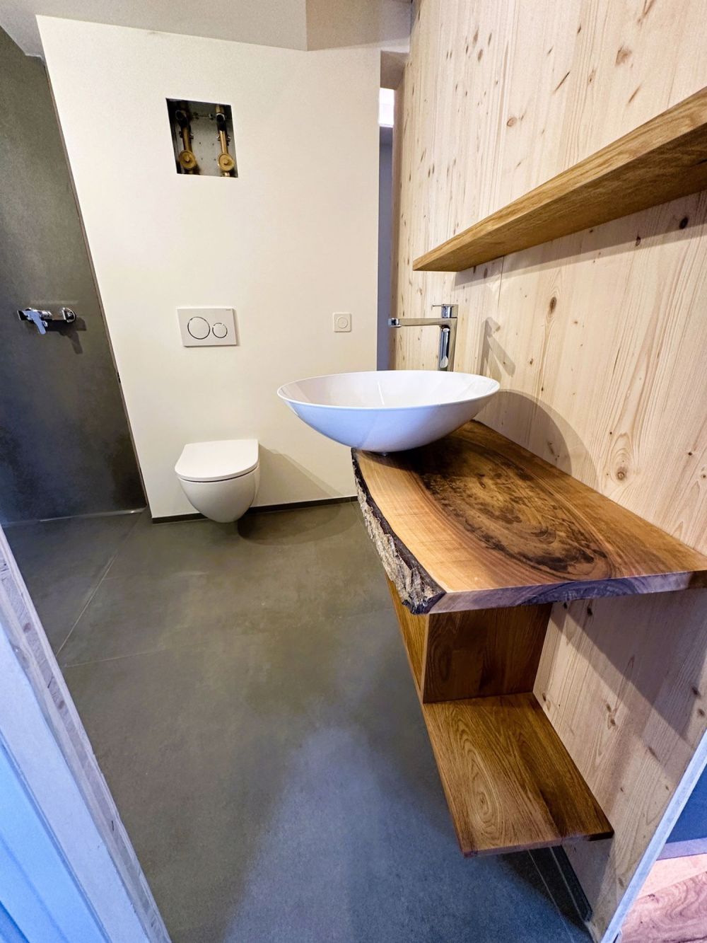 Letzte Wohnungen - Erstvermietung nach Totalsanierung - Nasszelle mit WC + Dusche