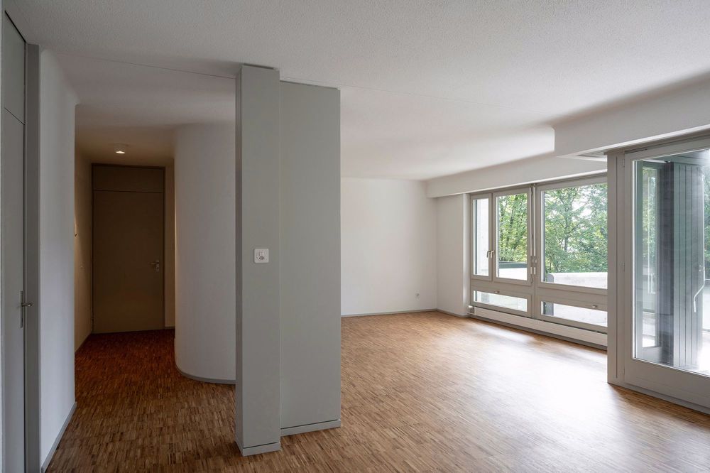 ERSTBEZUG nach Totalsanierung - lichtdurchflutete Wohnung mit spannendem Layout - Bild 2