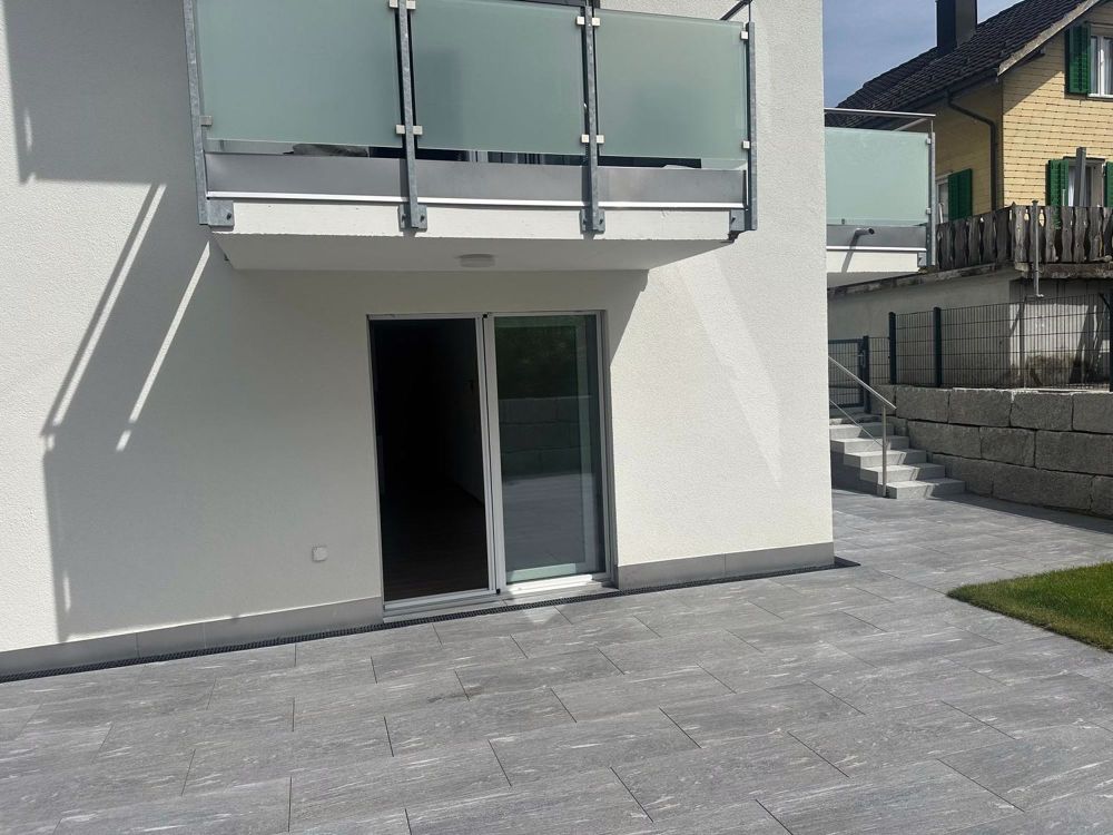 Moderne 3.5-Zimmer-Wohnung mit sonnigem Gartenplatz in Siebnen-Wangen - Bild 3