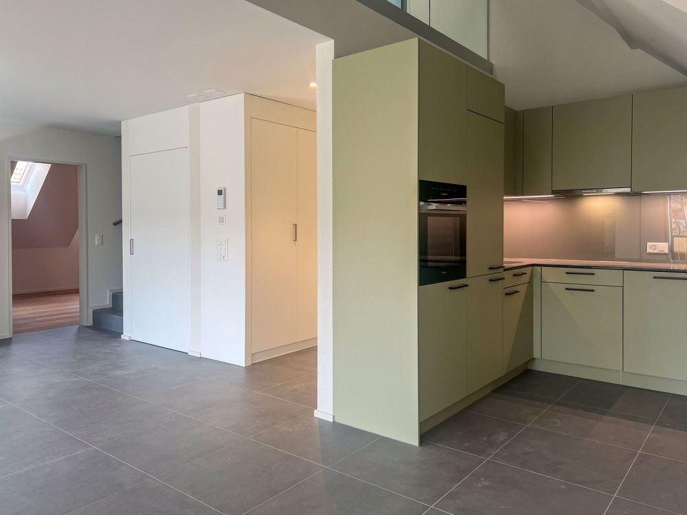 Erstbezug Maisonette-Wohnung. Wohnen vor den Toren Zürichs mit Lift in privaten Eingangsbereich - Bild 5