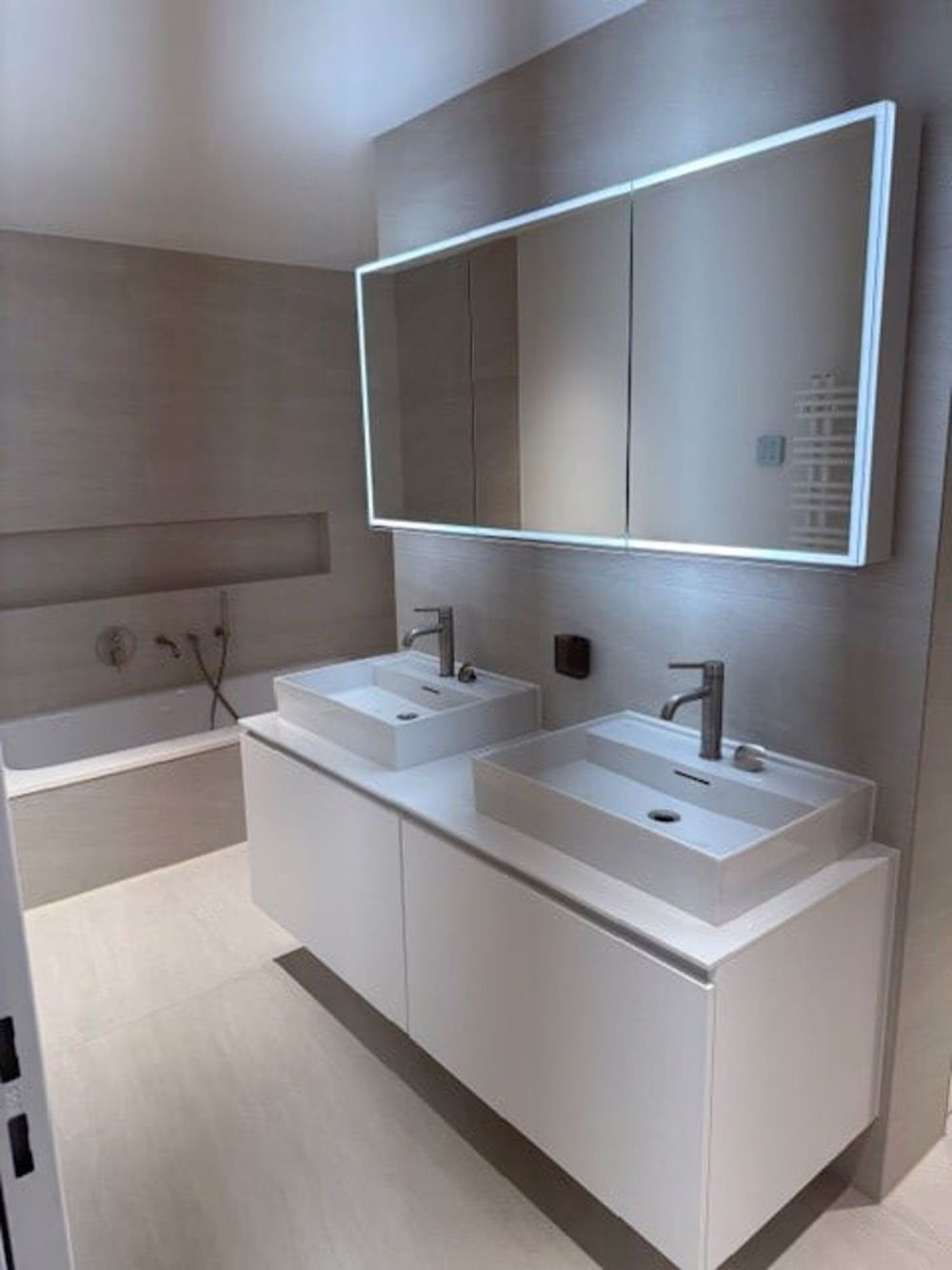 NEUBAUWOHNUNG - 3.5 Zimmer-Wohnung - sehr grosszügig und mit toller Aussicht und Ruhe - Bild 9