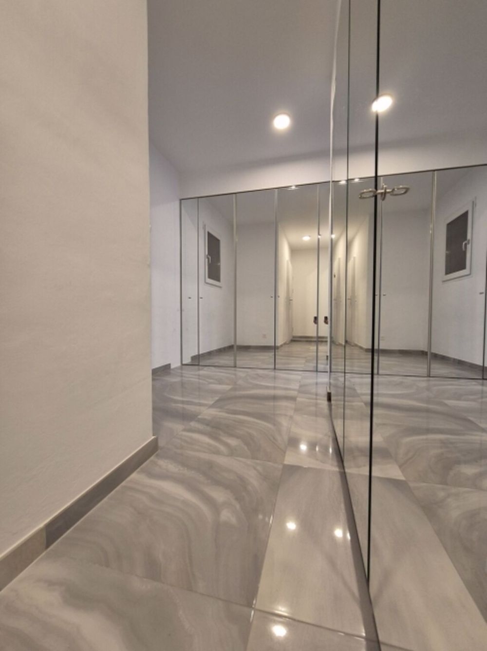 Hervorragendes Einfamilienhaus von mehr als 250 m², auf zwei Ebenen, hohes Ansehen - Bild 1