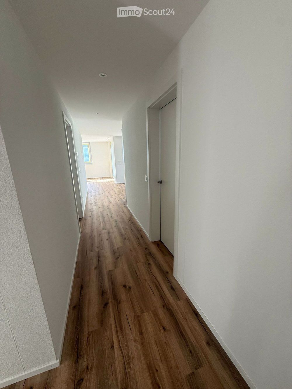 Moderne 4.5-Zimmer-Neubau-Wohnung mit Balkon in Visp - Bild 7