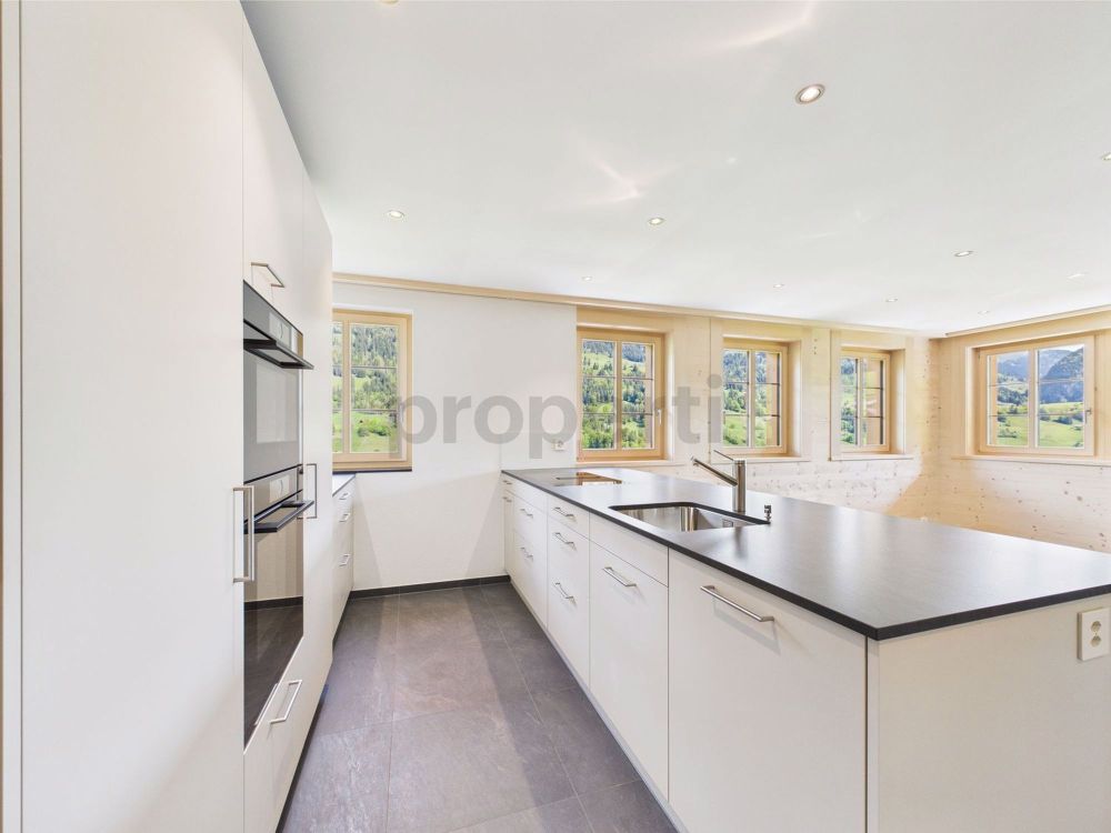 Grosszügige 4.5 Zimmer Wohnung in Oberwil im Simmental mit Aussicht - Image 3