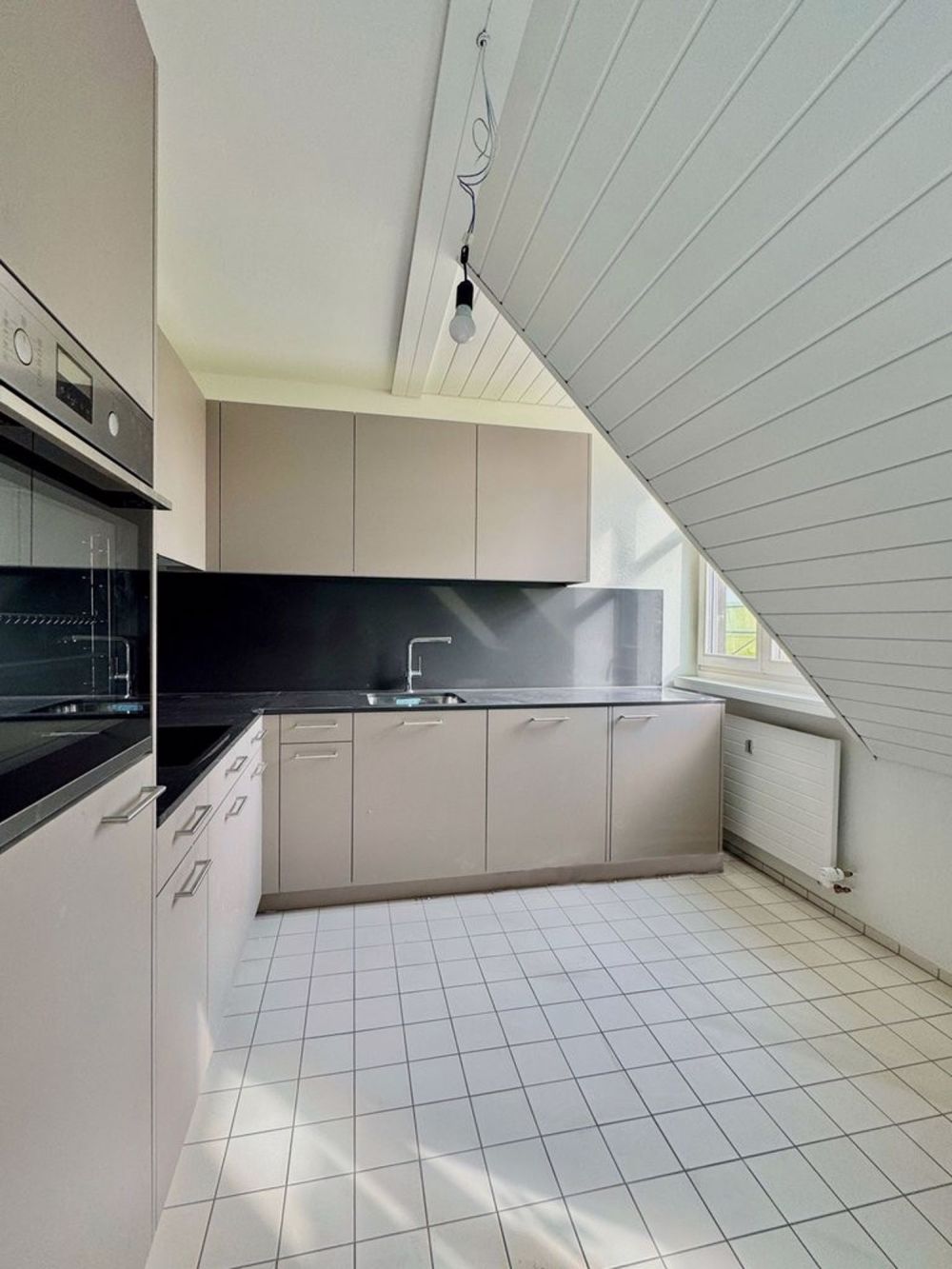 Helle Dachwohnung im Matthäus-Quartier - Kueche_W16_DG.jpg