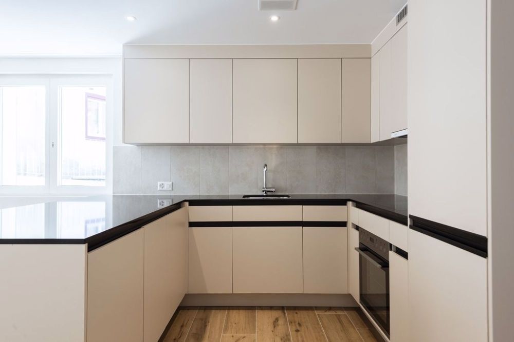 WUNDERSCHÖNE 3.5 ZIMMER-WOHNUNG MIT AUSSENSITZPLATZ - Bild 2