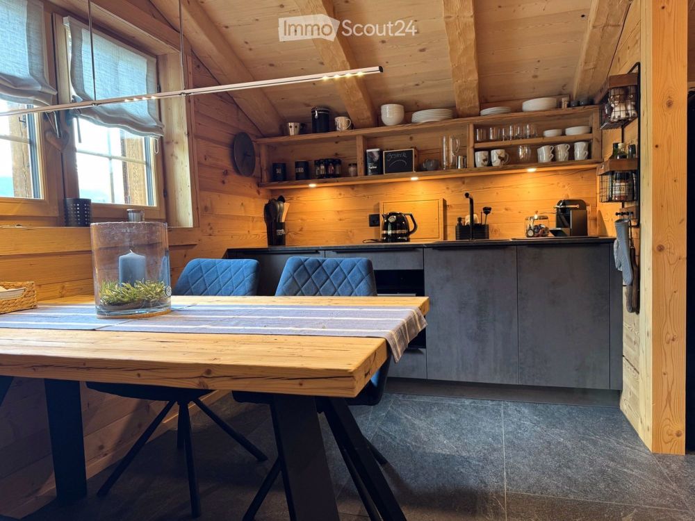 Alpine Moderne 2.5-Zimmer-Dachwohnung (Maissen Haus) in Flond. Erstvermietung mit exklusiven Möbeln - Bild 3