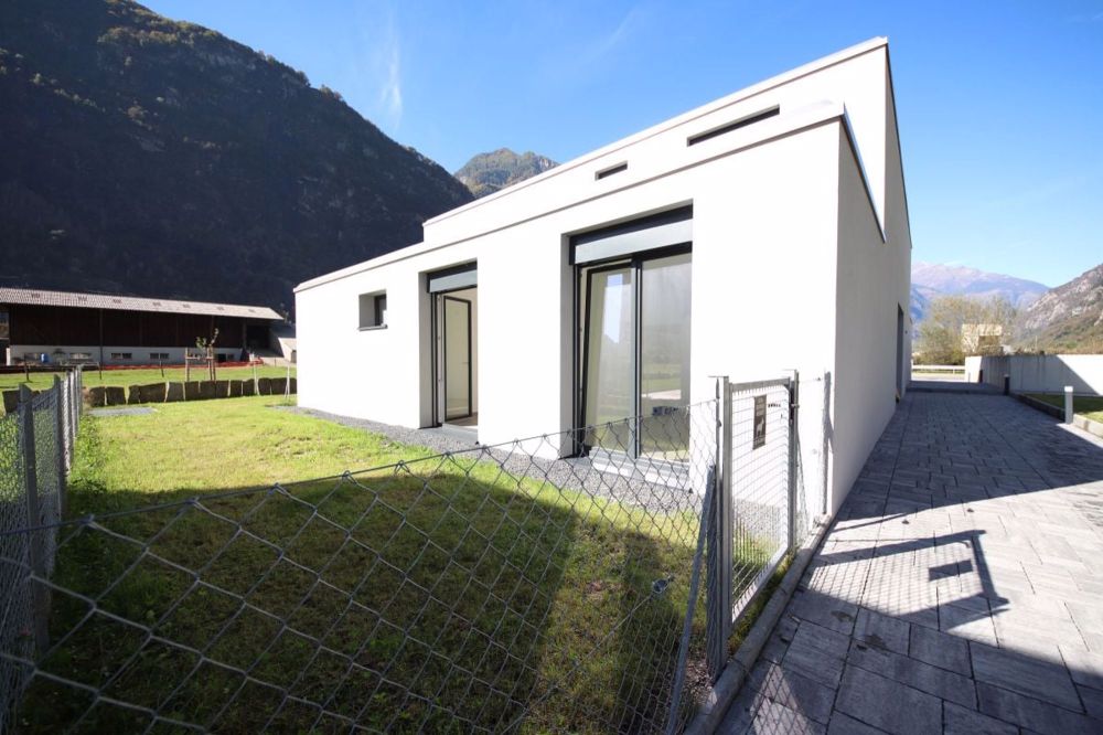 Moderne Wohnung mit überdachter Terrasse, Garten und Garage – Pollegio - Bild 2