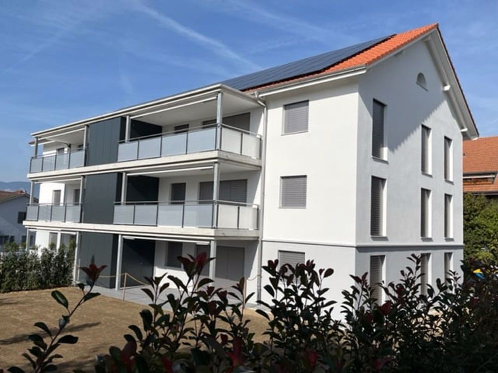 Grosszügige, moderne 4.5-Zimmerwohnung im EG - Bild 1