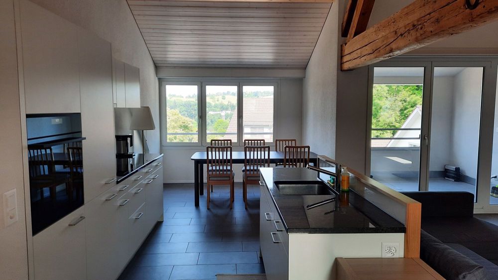 Bright 3.5-room top-floor apartment with covered balcony, vaulted ceilings & panoramic view Langnau am Albis - Kitchen