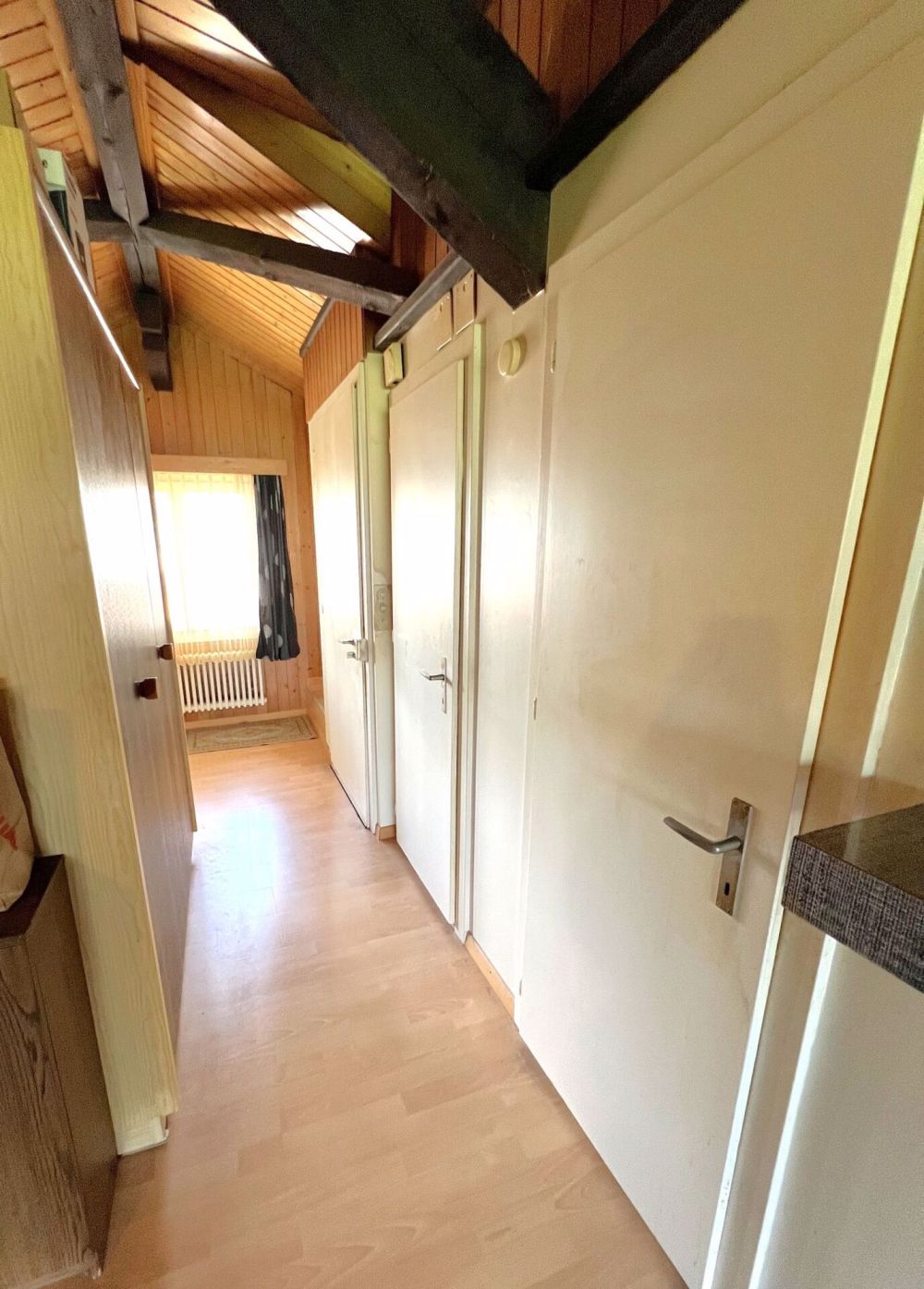 Befristet - 2.5 Zimmer-Dachwohnung mit Weitsicht - Bild 3