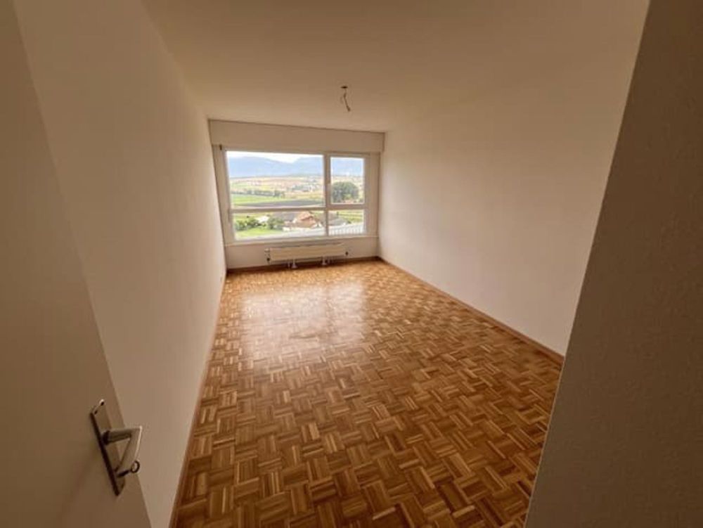 Appartement de 3 pièces partiellement rénové - premier loyer offert - chambre 2