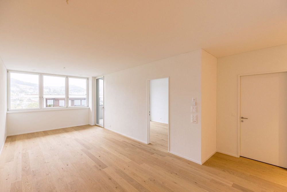 Zweitbezug 2.5-Zimmerwohnung mit Balkon - Wohnzimmer