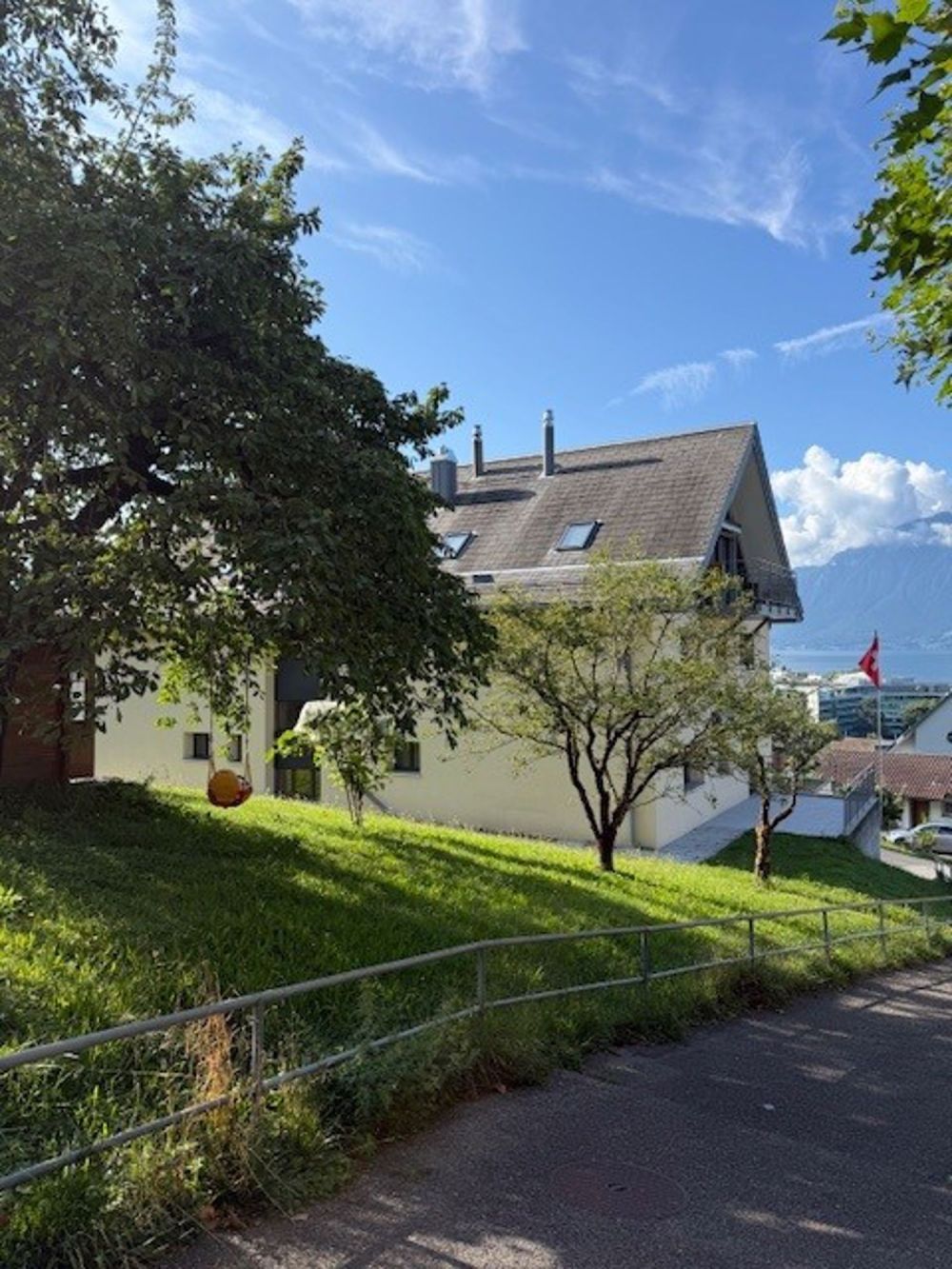 Geräumige 5.5-Zimmer-Wohnung mit atemberaubendem Seeblick in Corseaux - Bild 2