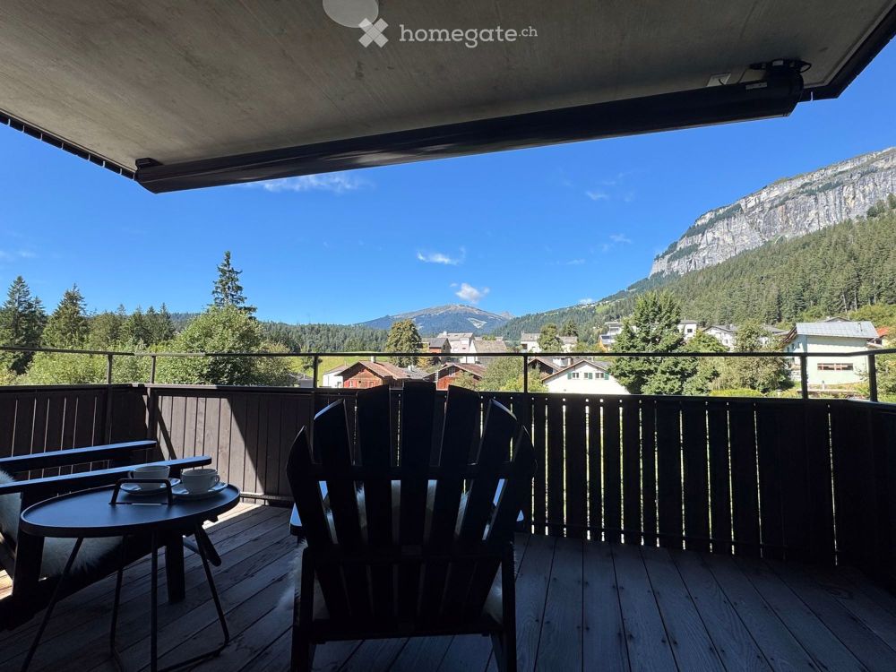 Exkl. 3.5-Zi.-Neubauwohnung als Erstwhg. mit Garten, Balkon und Traumlage am Bergbach in Trin Mulin - Bild 1