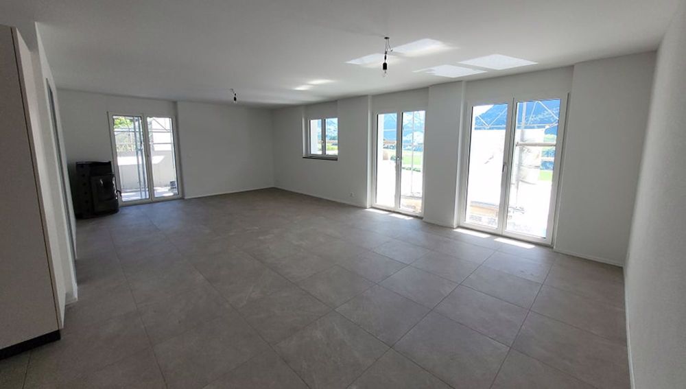 ERSTVERMIETUNG / Erdgeschosswohnung mit grosser Terrasse in sonniger und ruhiger Wohnlage - Bild 2
