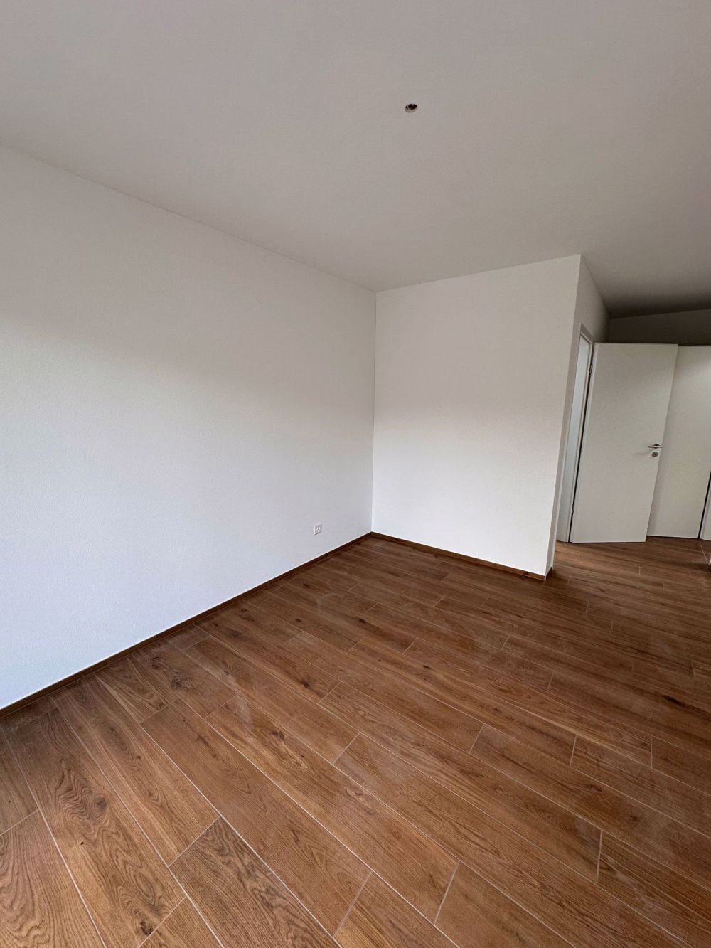 Moderne 4.5-Zimmer-Dachwohnung für Erstbezug in Huttwil bereit - Bild 11