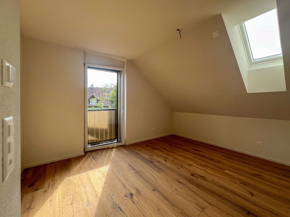 Erstbezug Maisonette-Wohnung. Wohnen vor den Toren Zürichs mit Lift in privaten Eingangsbereich - Bild 7