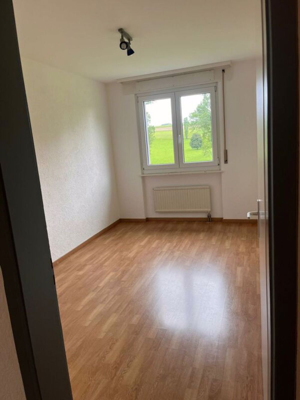 Spacieux 4.5 pièces à louer dans un cadre paisible et verdoyant à Villaraboud - Bild 6