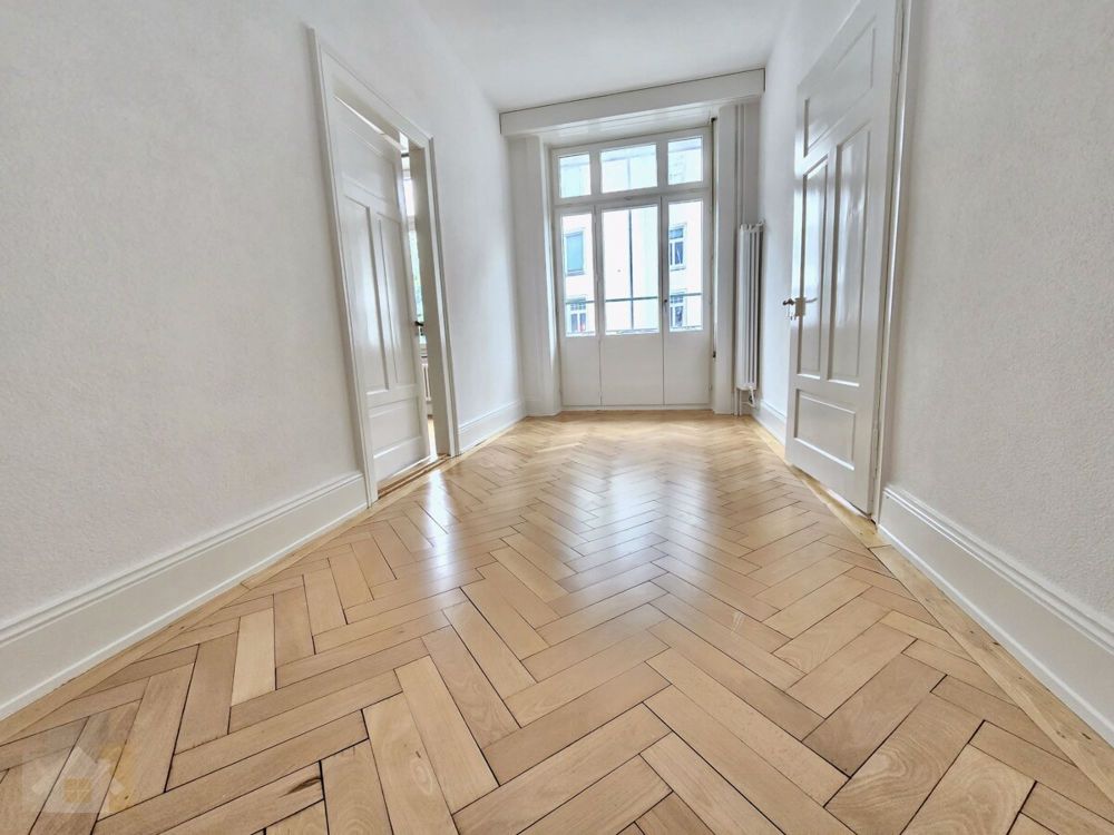 KOMPLETT RENOVIERTE ALTWOHNUNG MITTEN IM ZENTRUM AN BESTER LAGE MIT DA - Arbeitszimmer