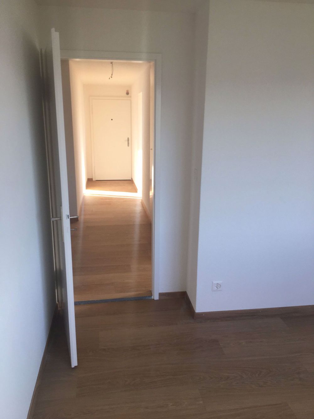 Grosszügige 3.5 - Zimmerwohnung - Zimmer 2 / Gang