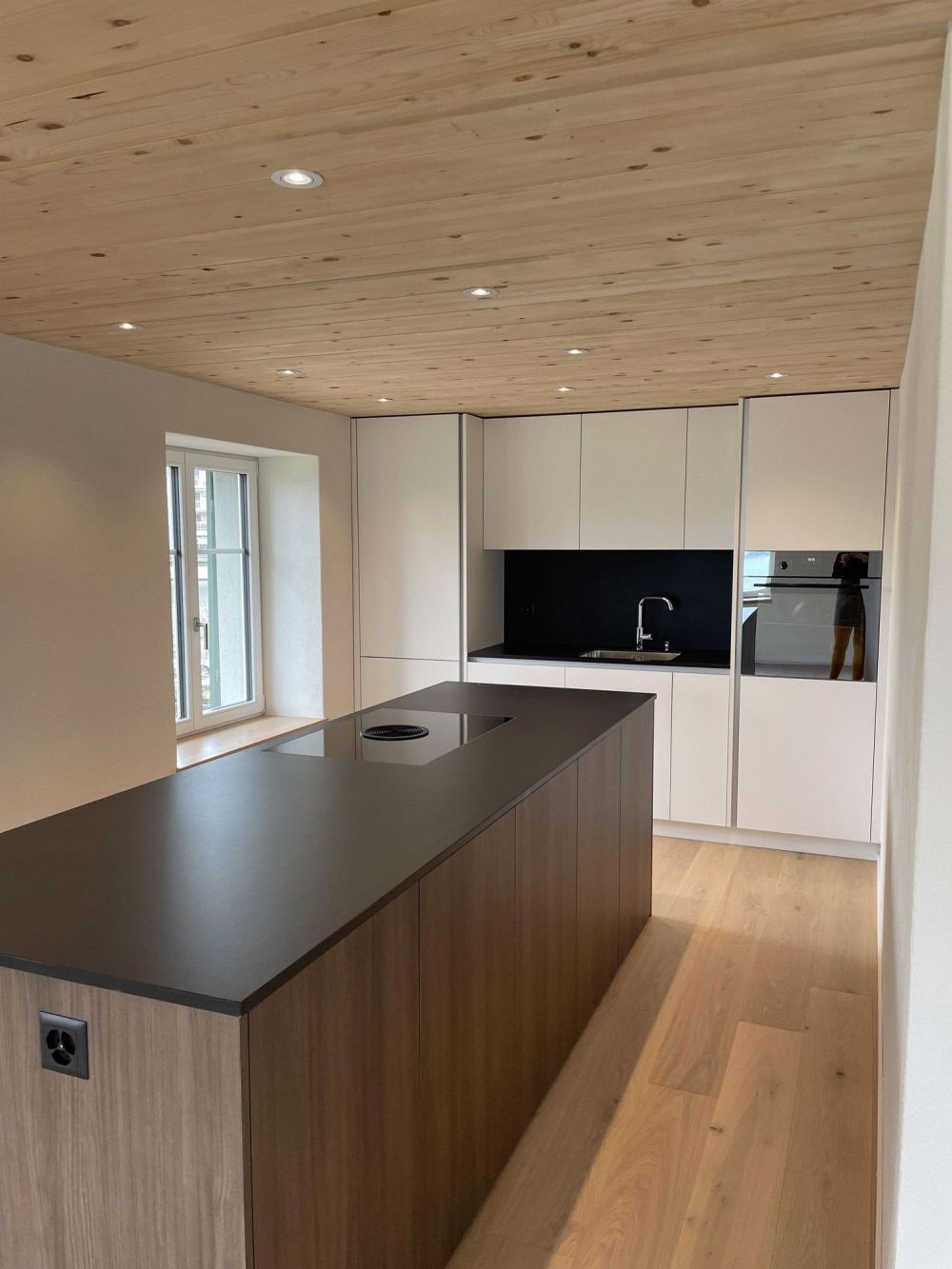 Exklusives Wohnen in einer grosszügigen Wohnung mit grossem Balkon - Erstvermietung - Bild 4