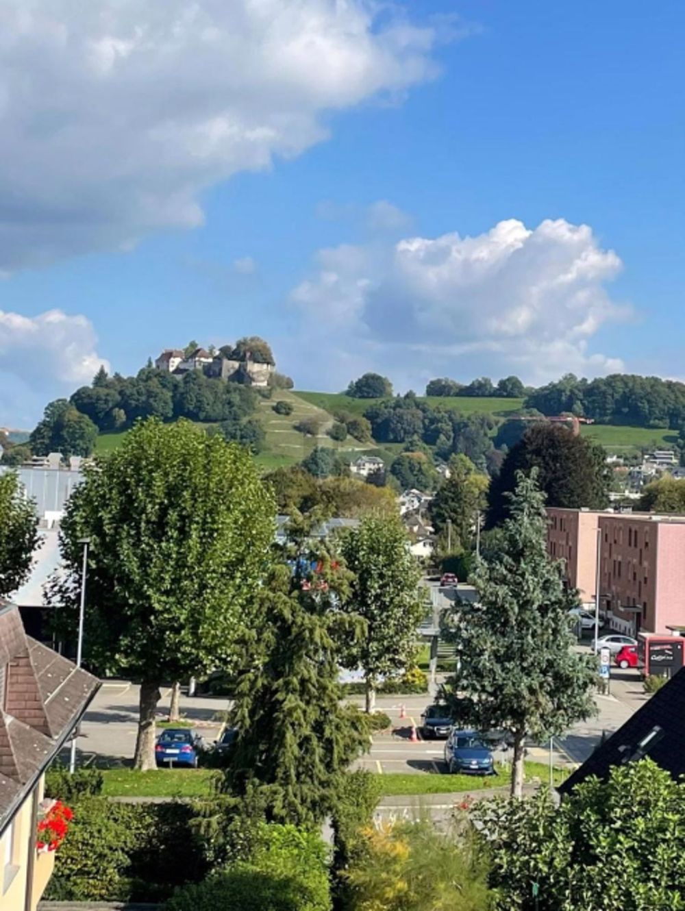 TRAUMHAFTE AUSSICHT AUF DAS SCHLOSS LENZBURG! - Bild 2
