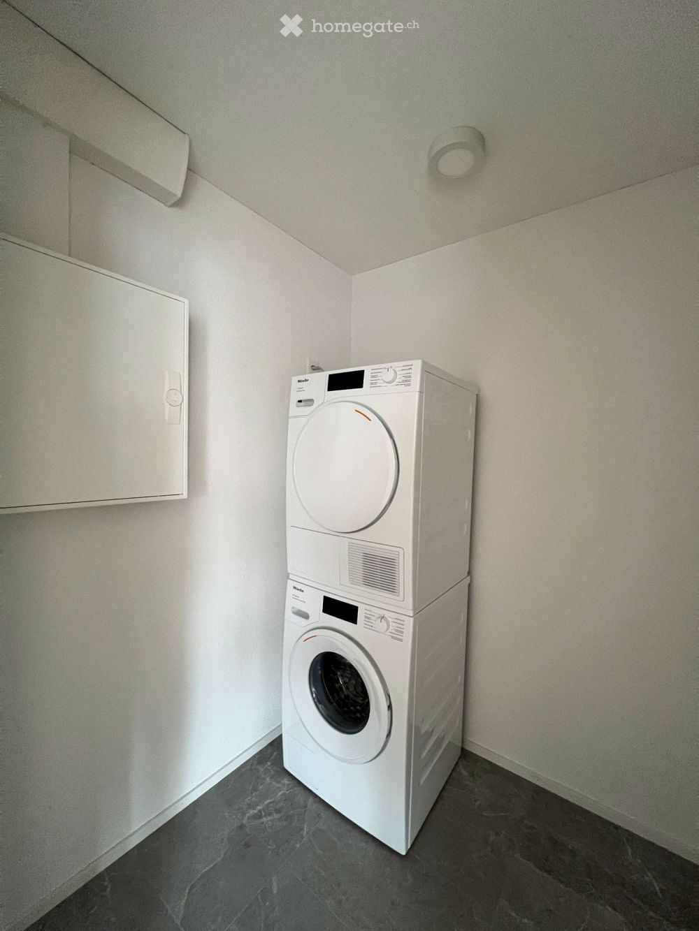 Moderne 2.5-Zimmer-Neubau-Wohnung mit Balkon in Pfäffikon ZH - Bild 3