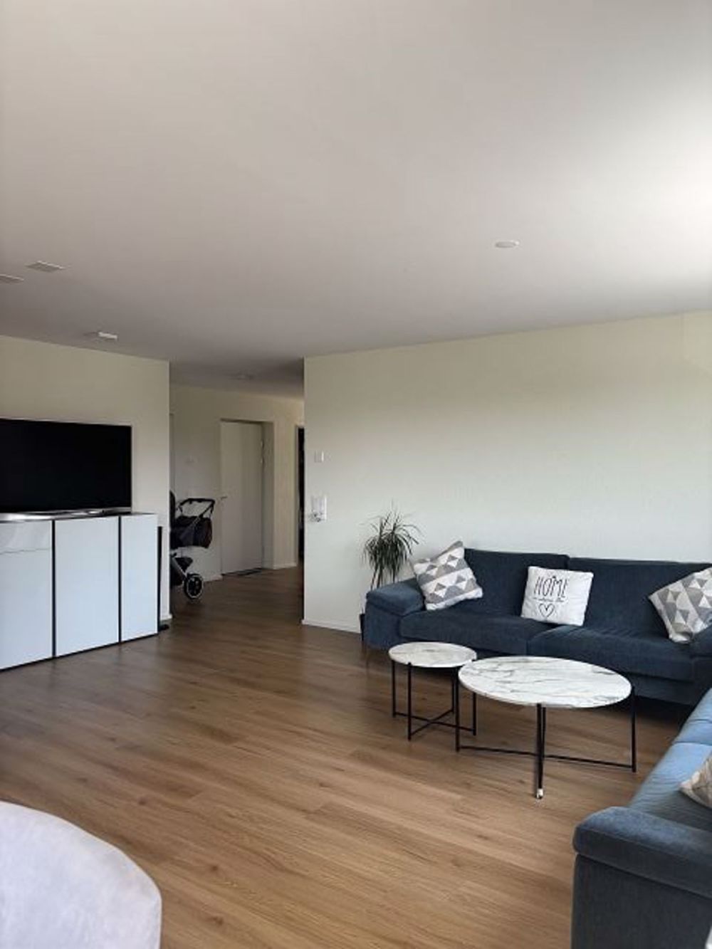 Moderne, helle Attikawohnung - Wohnzimmer