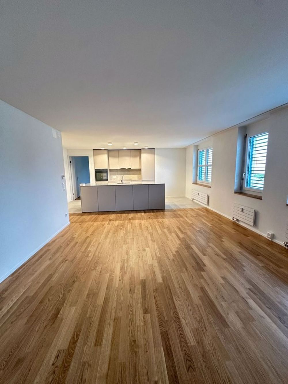 Erstbezug 2.5 Zimmerwohnung in Wetzikon - Küche / Wohnzimmer