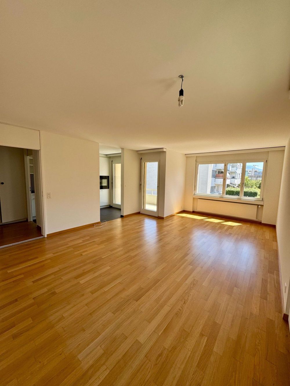 Frisch renovierte, helle 4-Zimmerwohnung in Zug ? Erstbezug - Bild 1