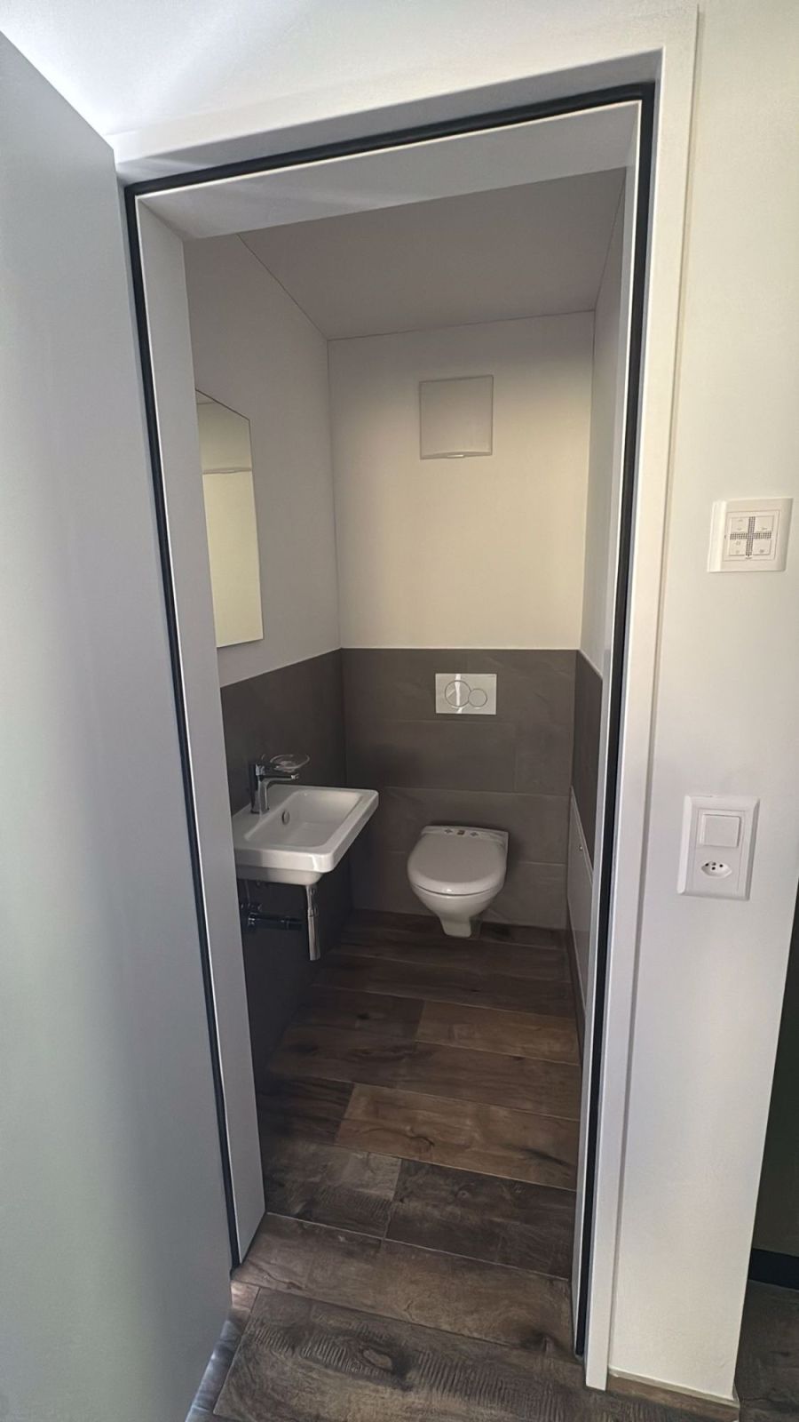 NUR MIT FESTWOHNSITZ! - ERSTBEZUG - BALKON MIT PANORAMASICHT! - Bild 11