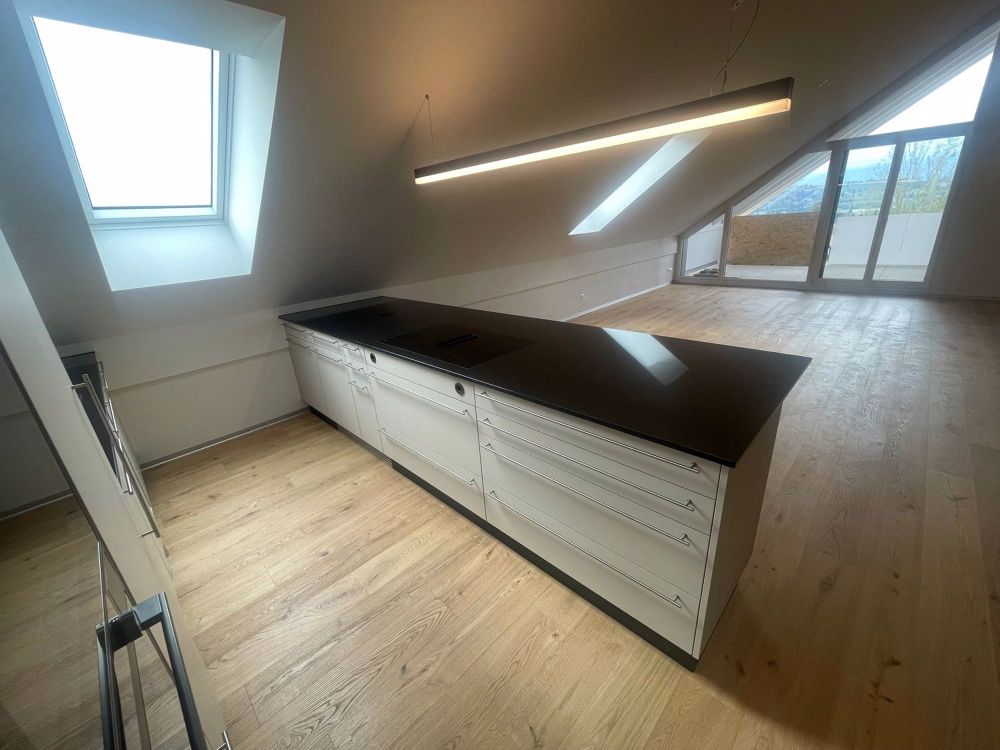 Helle Dachwohnung mit Aussicht auf den Jura - Bild 4