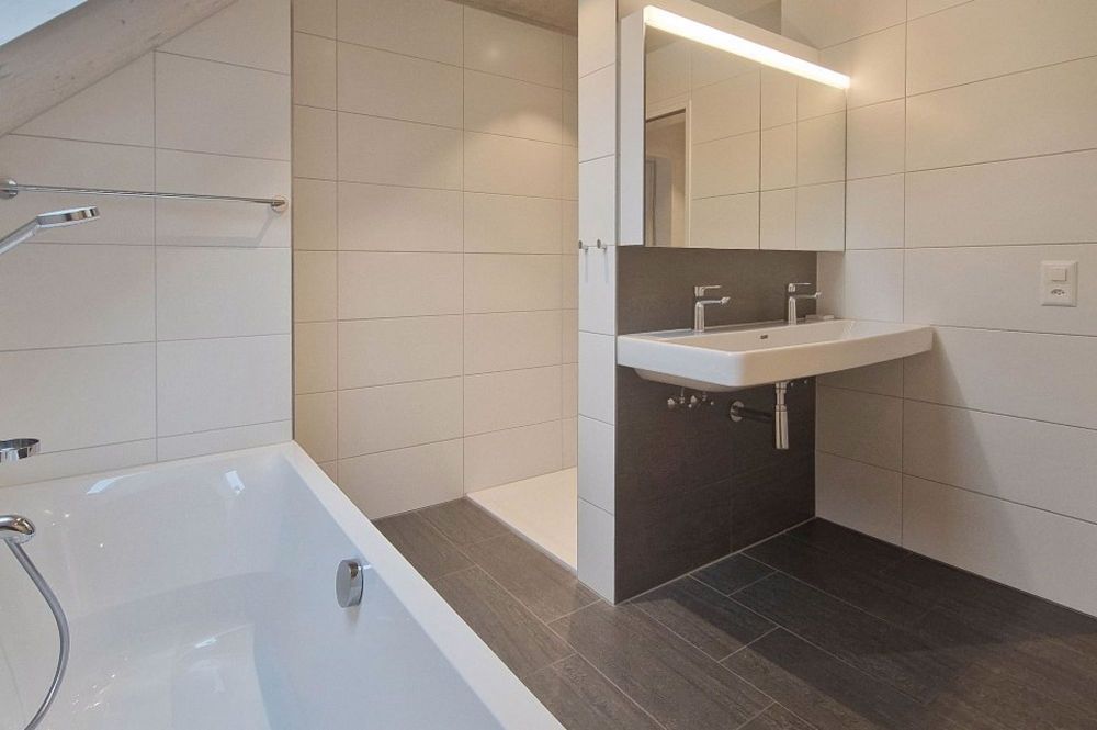 Moderne und helle 4.5 Zimmer-Dachwohnung mit Galerie - Bild 11