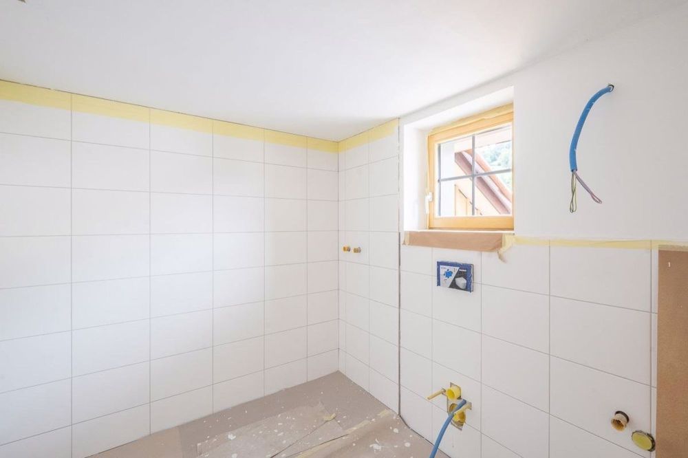 Charmant Wohnen mit besten Anbindungen nach Totalsanierung - Bad Etage 1