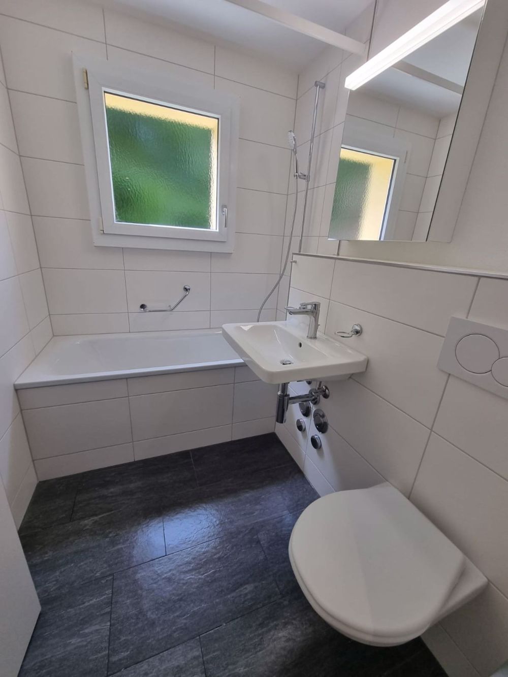 Frisch renovierte 4.5-Zimmerwohnung mit Balkon und hochwertiger Ausstattung - Bild 6