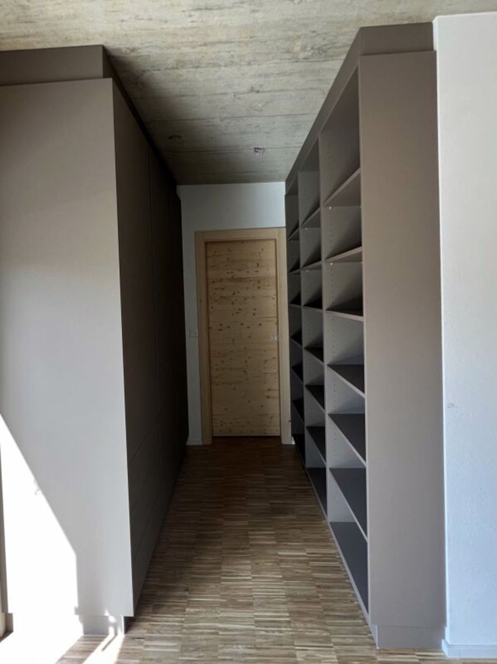 Attika mit Panoramaterrasse und 2 Suiten im Neubau - Bild 8