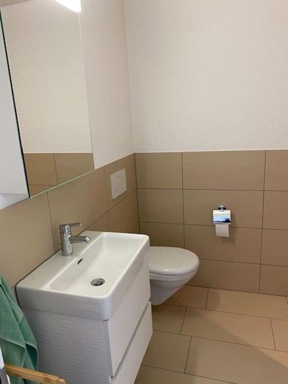 4.5-Zimmer voller Charme, Sonnenschein und Freiraum - Bad