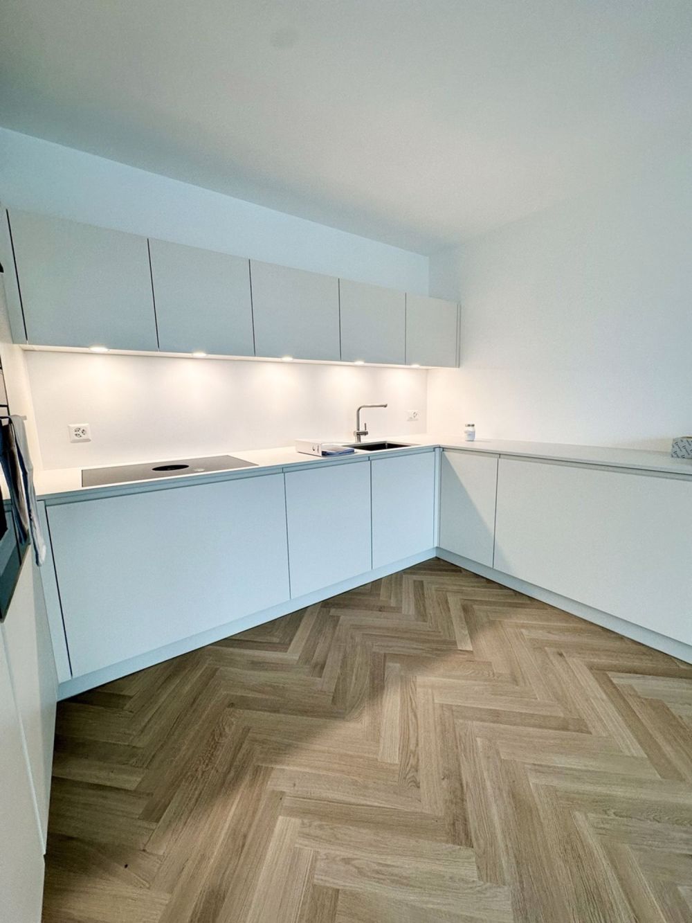 Brandneue Traumwohnung mit Balkon im obersten Stock - Bild 2