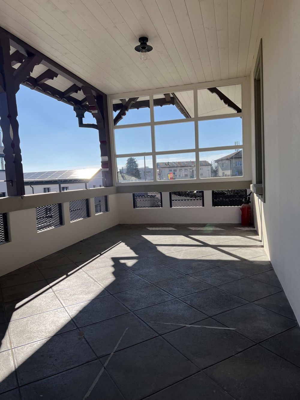 Ihr Wohntraum im Zentrum von Wünnewil - Balkon zu DW