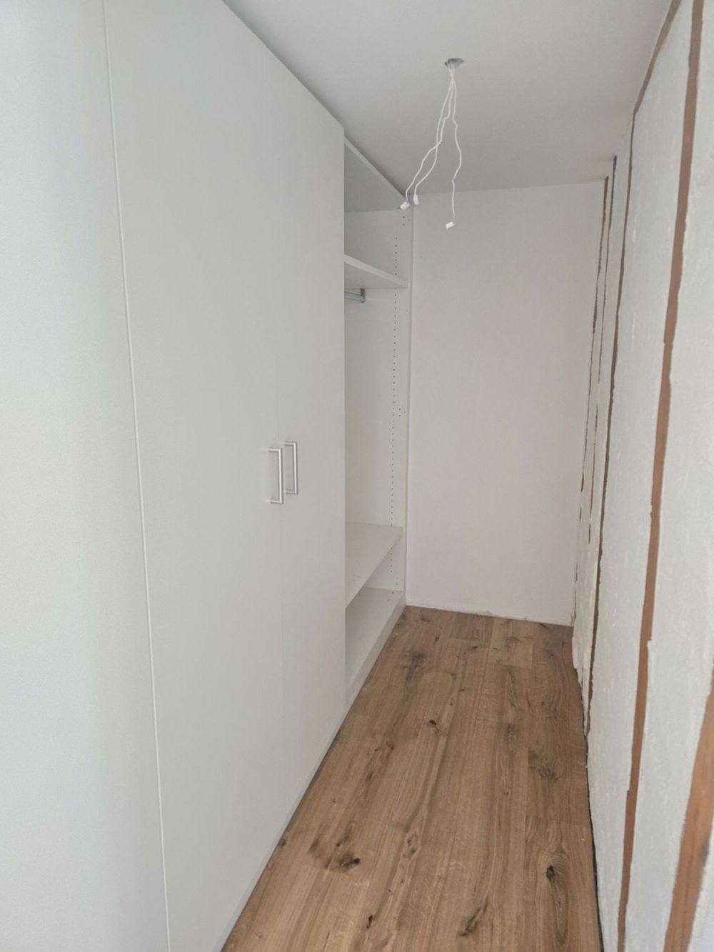 Erstbezug 5.5-Zimmer-Maisonette-Wohnung an Top-Lage in Zürich - Garderobe