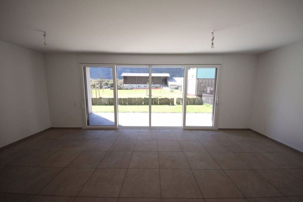 Moderne Wohnung mit überdachter Terrasse, Garten und Garage – Pollegio - Bild 6