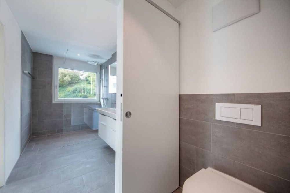 Zentral, modern mit grosser Terrasse und Seesicht (partiell) - Bild 6