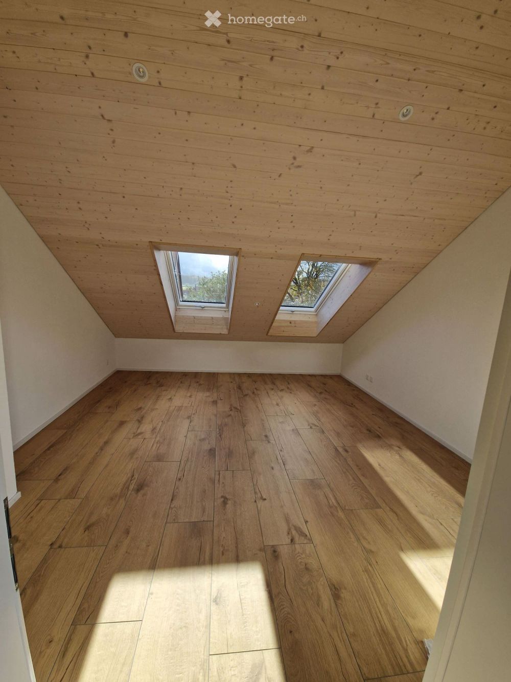 Neue und helle Wohnung – Dachgeschoss-Duplex 4.5 Zimmer mit 115 m2 – Bottens - Bild 6