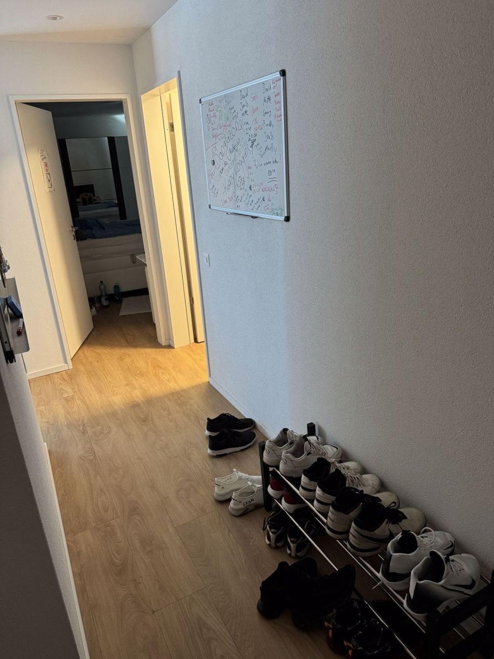 Moderne 2.5-Zimmer-Wohnung mit zwei Balkonen 2 Gehminuten vom Bahnhof Dübendorf entfernt - Bild 9