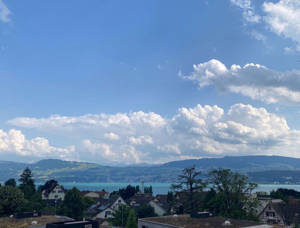 4.5 Zi. Duplex-Maisonette mit traumhafter See- und Bergsicht - Bild 1